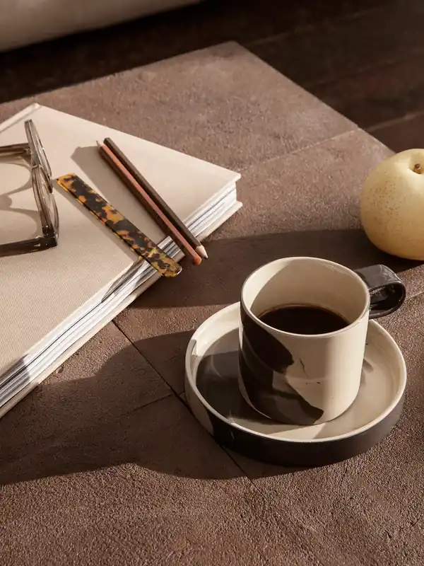 Flod Café Table - Precis inkommet